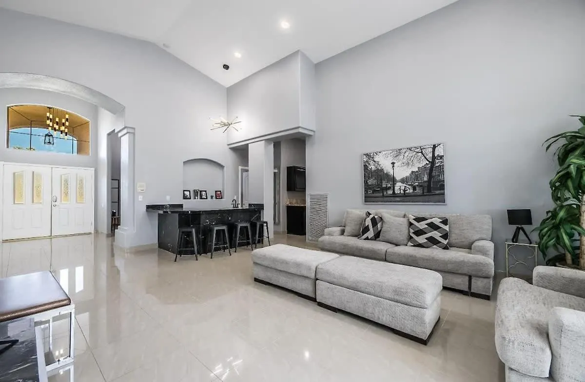 Luxury Redefined Indoor Comfort Outdoor Bliss Λας Βέγκας