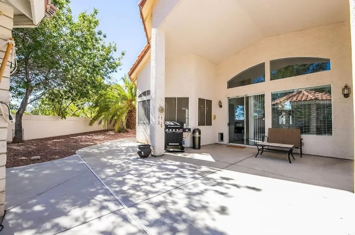 Luxury Redefined Indoor Comfort Outdoor Bliss Las Vegas Semesterbostad