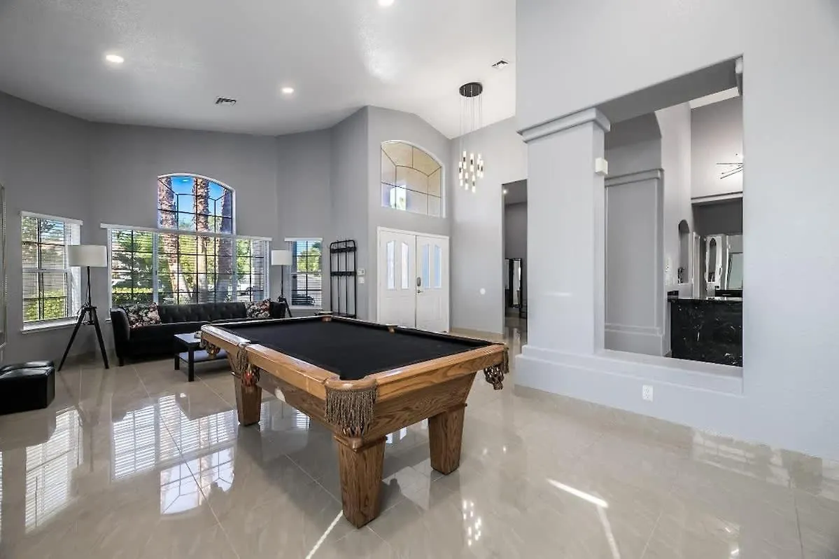 Luxury Redefined Indoor Comfort Outdoor Bliss Las Vegas Semesterbostad