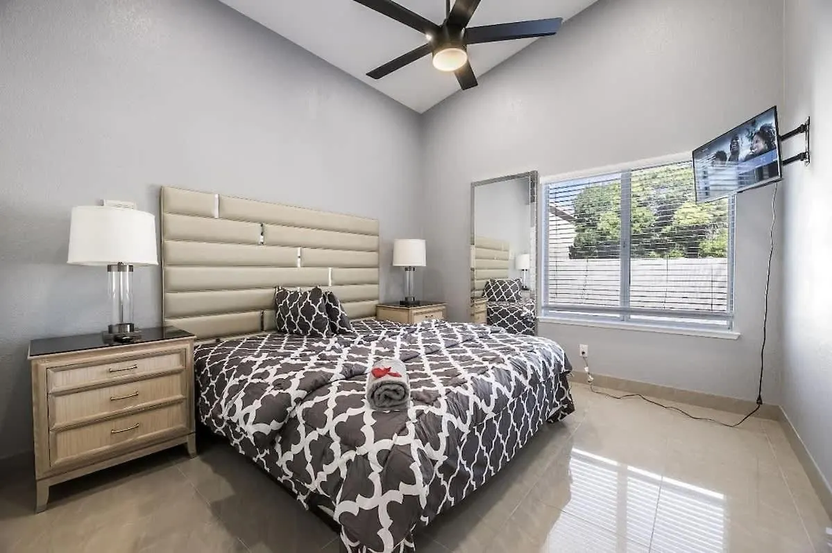 Luxury Redefined Indoor Comfort Outdoor Bliss Las Vegas Semesterbostad